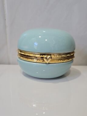 Mint Green Porcelain Macaroon Trinket Box with Gold Trim & Gold Heart Closure